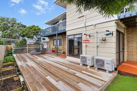 Photo of property in 2/30 Redoubt Road, Goodwood Heights, Auckland, 2105