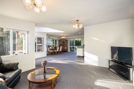Photo of property in 3a Kinross Drive, Merrilands, New Plymouth, 4312
