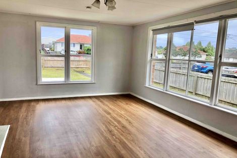 Photo of property in 4 Fernhaven Place, Massey, Auckland, 0614