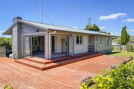 Photo of property in 39 Fairclough Road, Beach Haven, Auckland, 0626