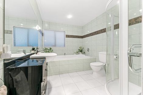 Photo of property in 1/46 Westpark Drive, West Harbour, Auckland, 0618