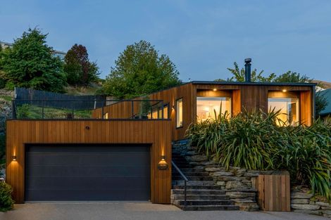 Photo of property in 67 Mcdonnell Road, Arrowtown, 9302