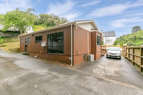 Photo of property in 94a Newlands Road, Newlands, Wellington, 6037