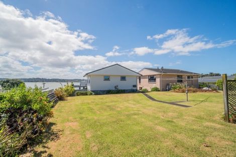 Photo of property in 16 Kiwi Esplanade, Mangere Bridge, Auckland, 2022