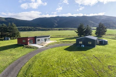 Photo of property in 370 Western Lake Road, Western Lake, Featherston, 5773