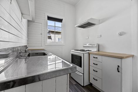 Photo of property in 25 Paynters Avenue, Strandon, New Plymouth, 4312