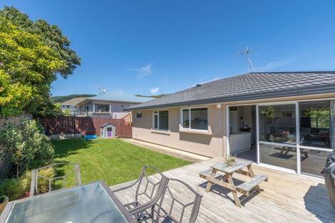 Photo of property in 63 The Drive, Tawa, Wellington, 5028