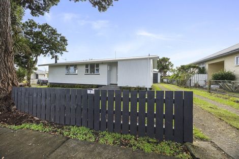 Photo of property in 6 Calgher Avenue, Waitara, 4320