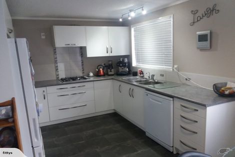 Photo of property in 11 Kensington Place, Fairfield, Hamilton, 3214