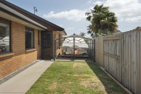 Photo of property in 104 Gravatt Road, Papamoa Beach, Papamoa, 3118