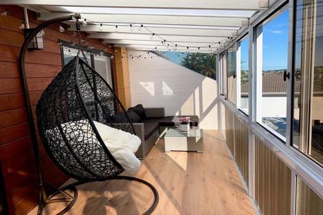 Photo of property in 2/2a Sunnynook Road, Sunnynook, Auckland, 0620