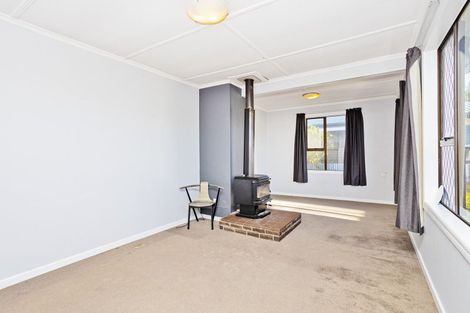 Photo of property in 64 Nichol Street, Heidelberg, Invercargill, 9812
