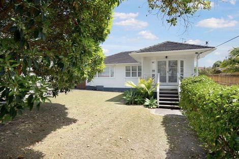 Photo of property in 16 Coniston Avenue, Te Atatu South, Auckland, 0610