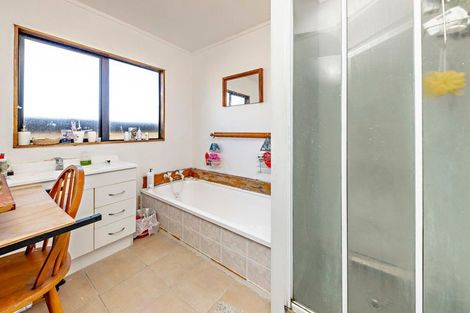 Photo of property in 2/93 Aviemore Drive, Highland Park, Auckland, 2010