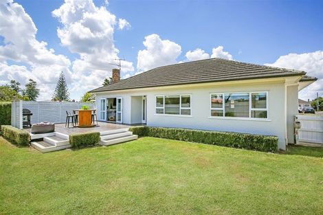 Photo of property in 2 Hamilton Place, Pukekohe, 2120