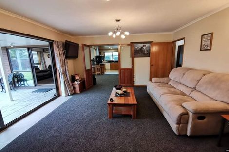 Photo of property in 11 Amdale Avenue, Broomfield, Christchurch, 8042