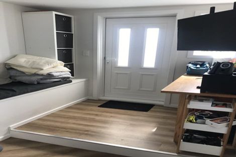 Photo of property in 92 Kelburn Parade, Kelburn, Wellington, 6012