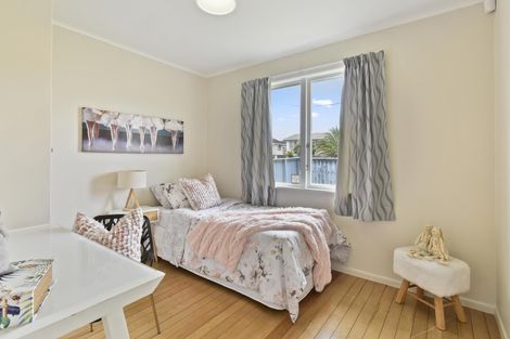 Photo of property in 47 Farquhar Road, Glendene, Auckland, 0602