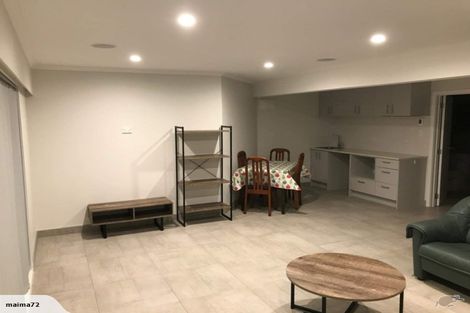 Photo of property in 2/598 Beach Road, Rothesay Bay, Auckland, 0630