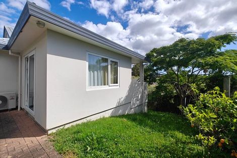 Photo of property in 31 Mandeville Place, Unsworth Heights, Auckland, 0632