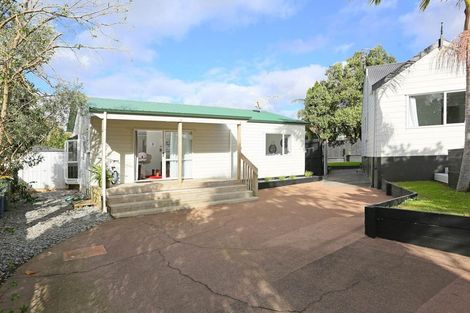 Photo of property in 18 Camphora Place, Ranui, Auckland, 0612