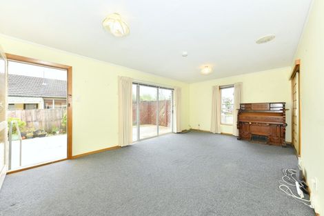 Photo of property in 31 Denniston Crescent, Redwood, Christchurch, 8051