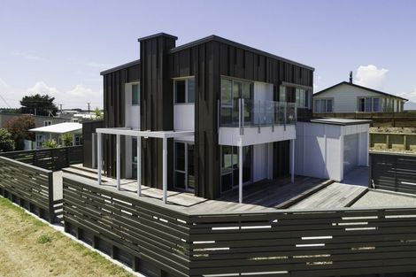 Photo of property in 1 Roore Street, Foxton Beach, Foxton, 4815