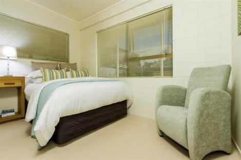 Photo of property in 18 Folkestone Street, Murrays Bay, Auckland, 0630