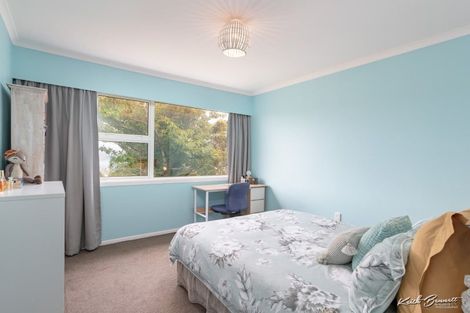 Photo of property in 39 Oakleigh Street, Maungaraki, Lower Hutt, 5010