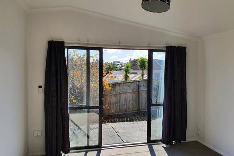 Photo of property in 27 Pahi Place, West Harbour, Auckland, 0618