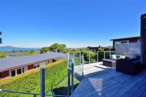 Photo of property in 2/91 Aberdeen Road, Castor Bay, Auckland, 0620