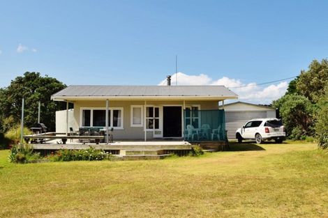 Photo of property in 37 Birds Beach Road, Tapora, Wellsford, 0977