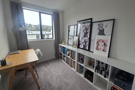 Photo of property in 52 Tiketike Way, Brooklyn, Wellington, 6021