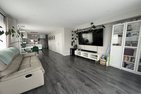 Photo of property in 11 Lumbarda Drive, Kumeu, 0810