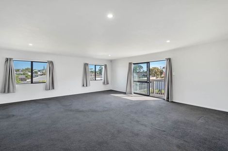 Photo of property in 86 Farquhar Road, Glendene, Auckland, 0602