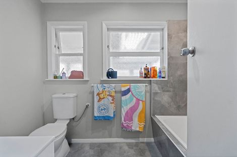 Photo of property in 16 Bledisloe Street, Levin, 5510