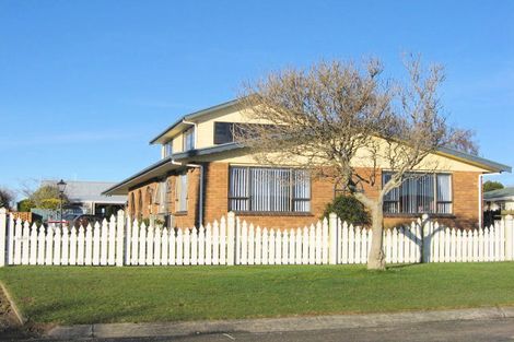 Photo of property in 13 Church Street, Winton, 9720