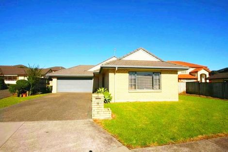 Photo of property in 11 Glanmire Place, Flat Bush, Auckland, 2016