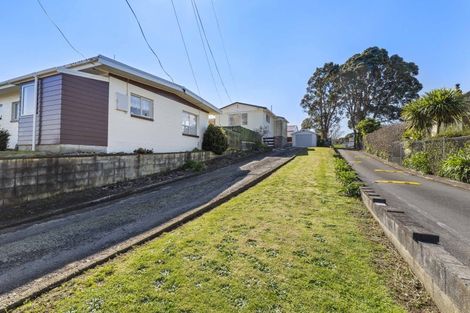 Photo of property in 94 Omata Road, Marfell, New Plymouth, 4310
