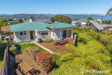 Photo of property in 14 Bushey Way, Maungaraki, Lower Hutt, 5010