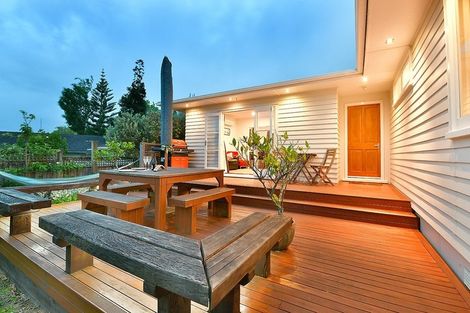 Photo of property in 1/5 September Place, Forrest Hill, Auckland, 0620