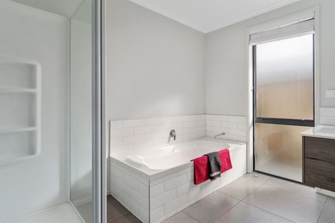 Photo of property in 74 Puhirake Crescent, Pyes Pa, Tauranga, 3112