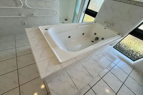 Photo of property in 3 Everglade Drive, Goodwood Heights, Auckland, 2105