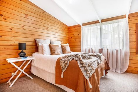 Photo of property in 96 Waimumu Road, Massey, Auckland, 0614