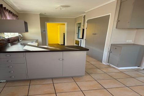 Photo of property in 188 Sunnynook Road, Totara Vale, Auckland, 0627