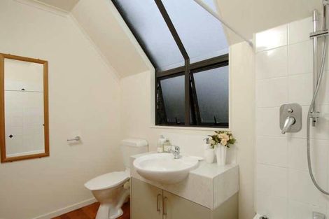 Photo of property in 2/12a Dallinghoe Crescent, Milford, Auckland, 0620