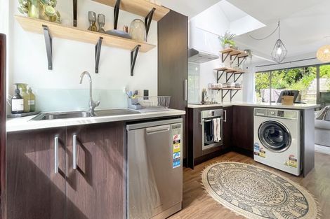 Photo of property in 2/8 Park Hill Road, Birkenhead, Auckland, 0626