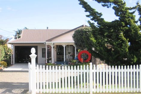 Photo of property in 22 Shortt Street, Foxton Beach, Foxton, 4815