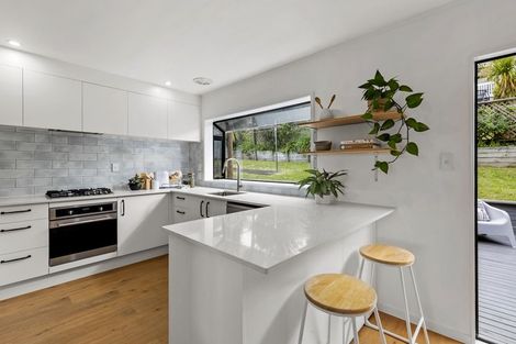 Photo of property in 2/56 Glencoe Road, Browns Bay, Auckland, 0630