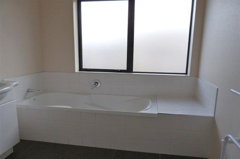 Photo of property in 75 Barbados Way, One Tree Point, 0118